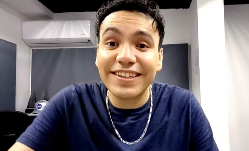 'Soy orgullosamente gay', se sincera Raymix en conmovedor video