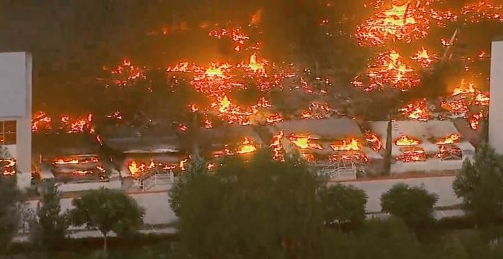 VIDEO: Almacén de Amazon en California es consumido por incendio