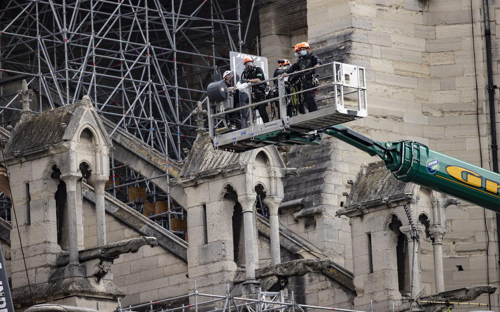 Reanudan trabajos de restauración en la catedral de Notre Dame