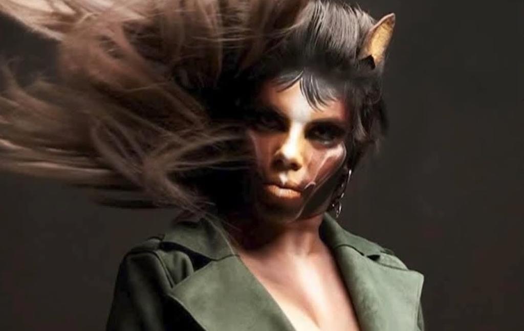 Disfrazada como caballo, Lizbeth Rodríguez está de regreso con 'Secretos'