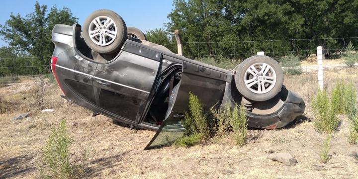 Se registra choque-volcadura en carretera a Mezquital