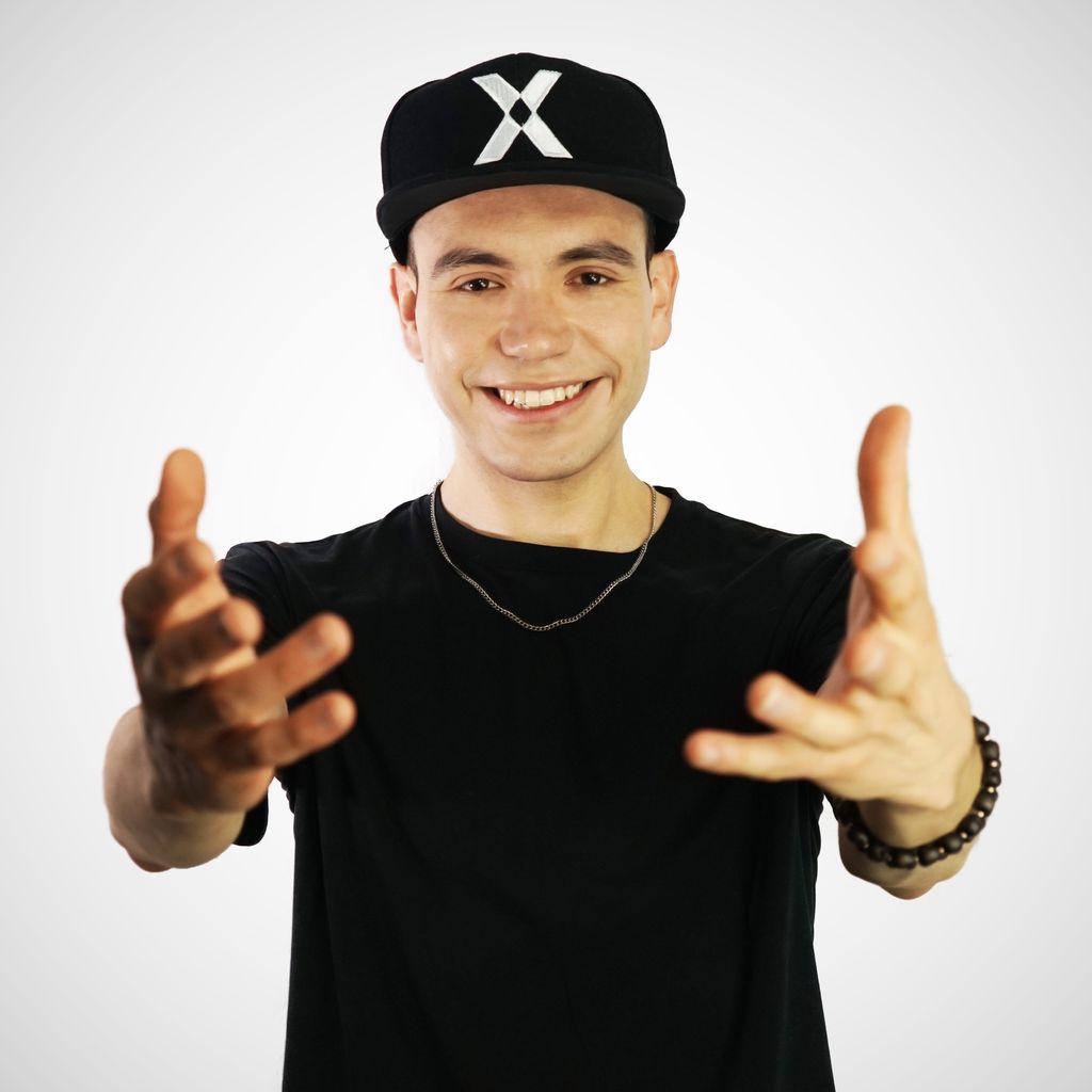 Era mi obligación salir del clóset: Raymix