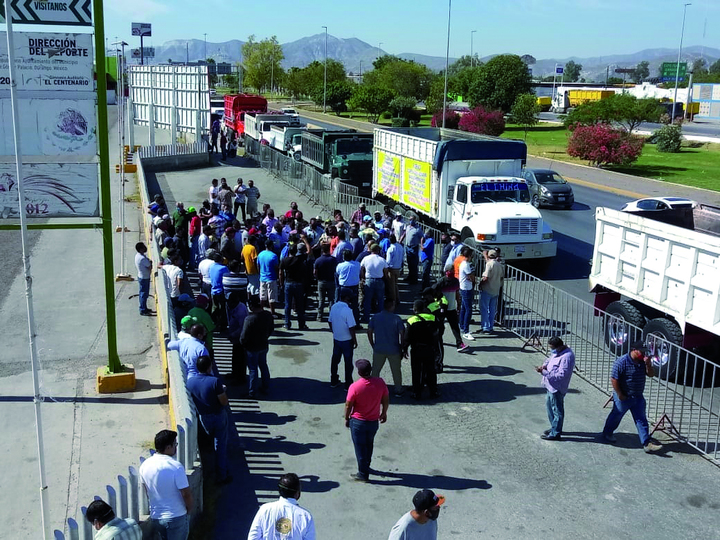 Transportistas se manifiestan en GP