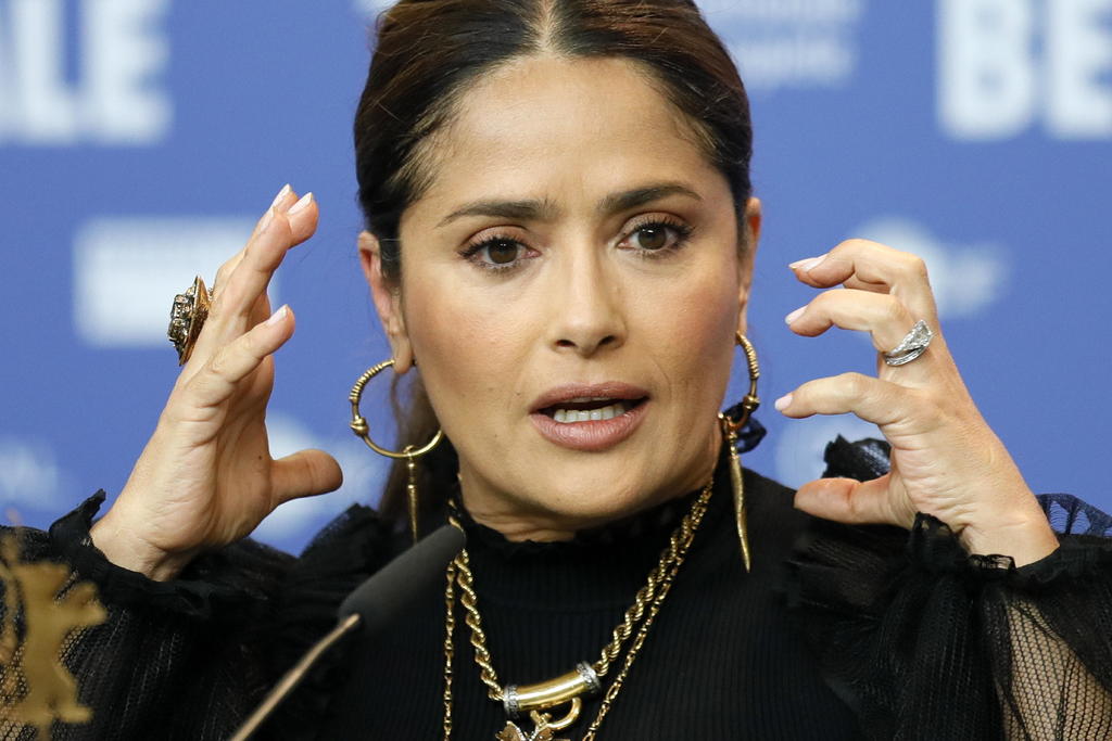 Salma Hayek pide encontrar a joven militar desaparecida en EUA