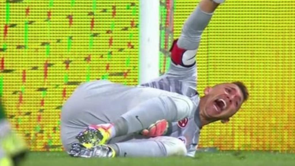 VIDEO: La dura fractura de tibia y peroné de Fernando Muslera