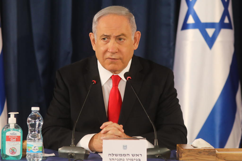 Netanyahu acude a un amigo para costear su juicio por corrupción