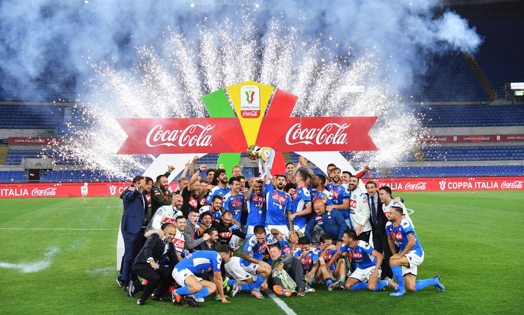 Nápoles sorprende a la 'Juve' y gana la Copa