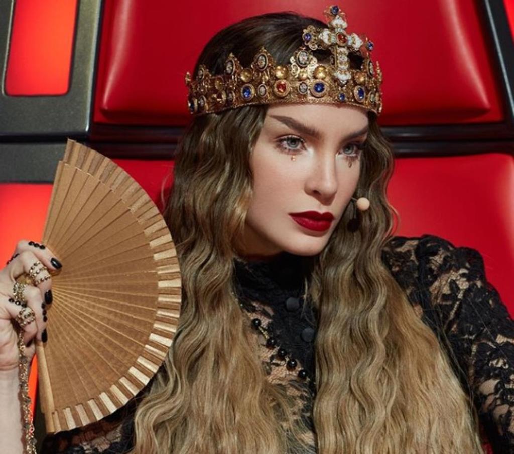 Belinda enamora a sus fans con transparente atuendo durante La Voz