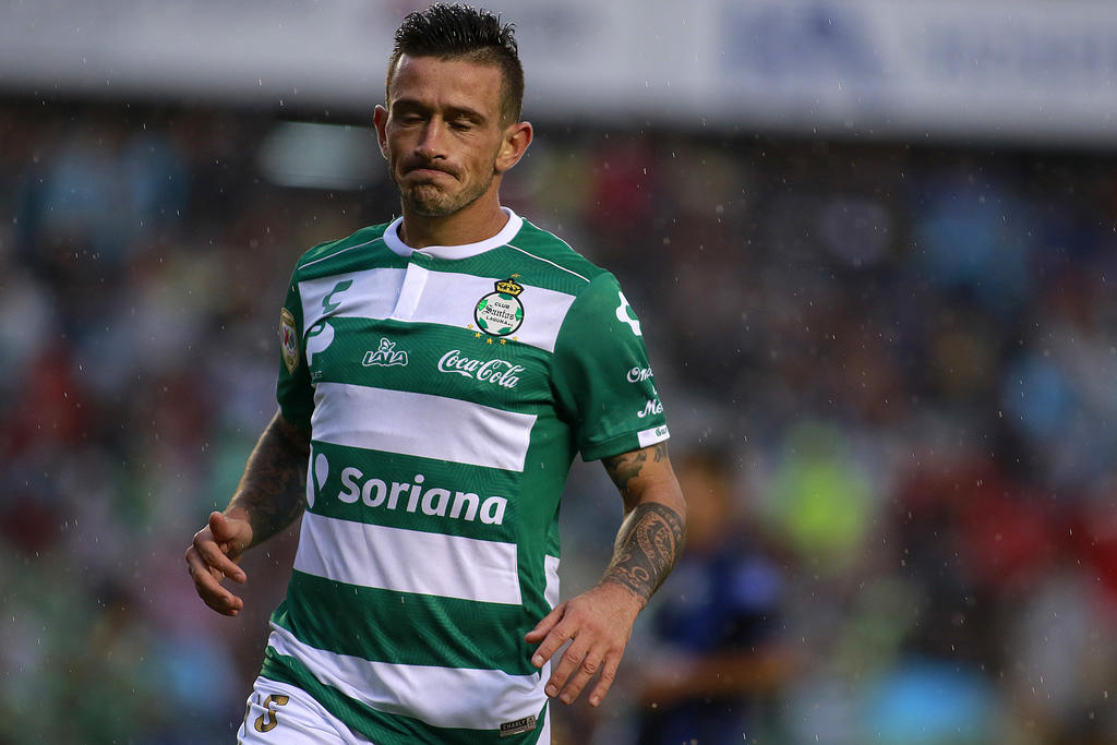 Reportan lesión de Bryan Lozano en tibia y peroné