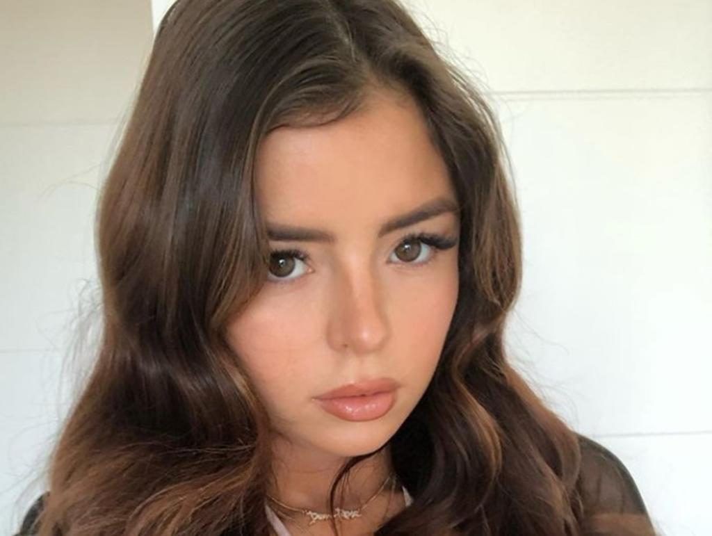Demi Rose posa desde la playa con traje de baño 'transparente'