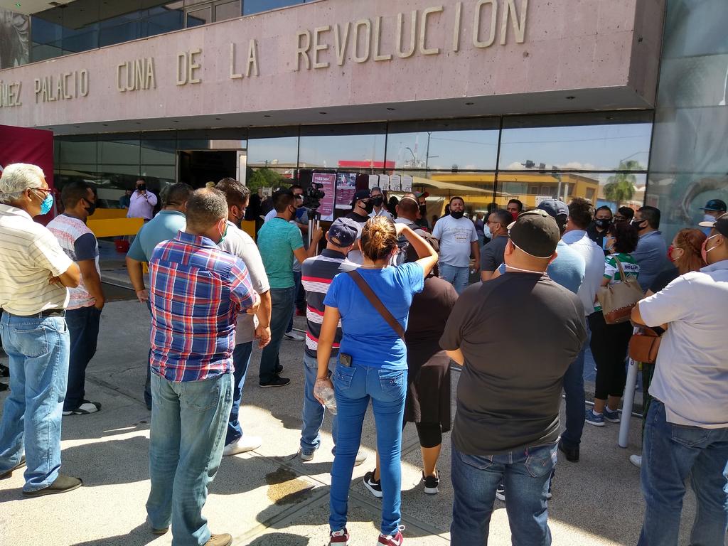 Prestadores de servicios protestan ante casi 100 días sin poder trabajar en Gómez Palacio