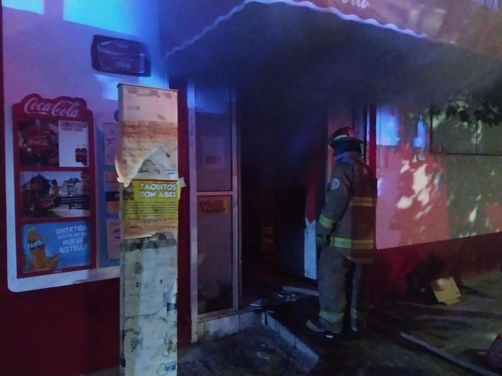 Se incendia minisúper en Gómez Palacio
