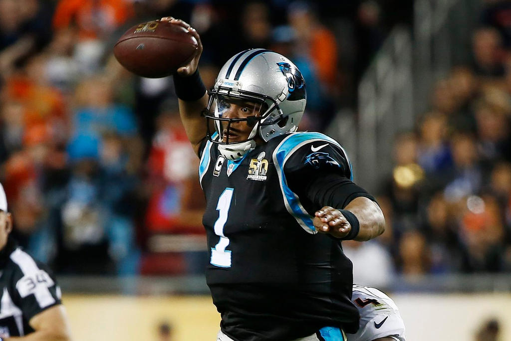 Cam Newton firma con los Patriotas de Nueva Inglaterra