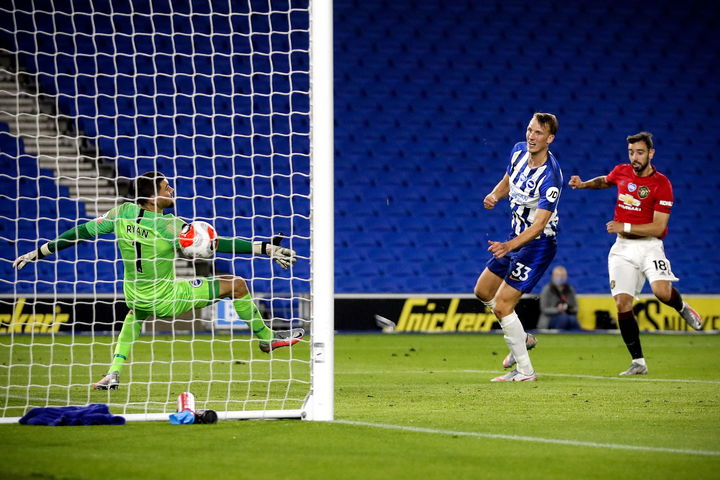 Con doblete de Fernandes ManU golea a Brighton, 3-0