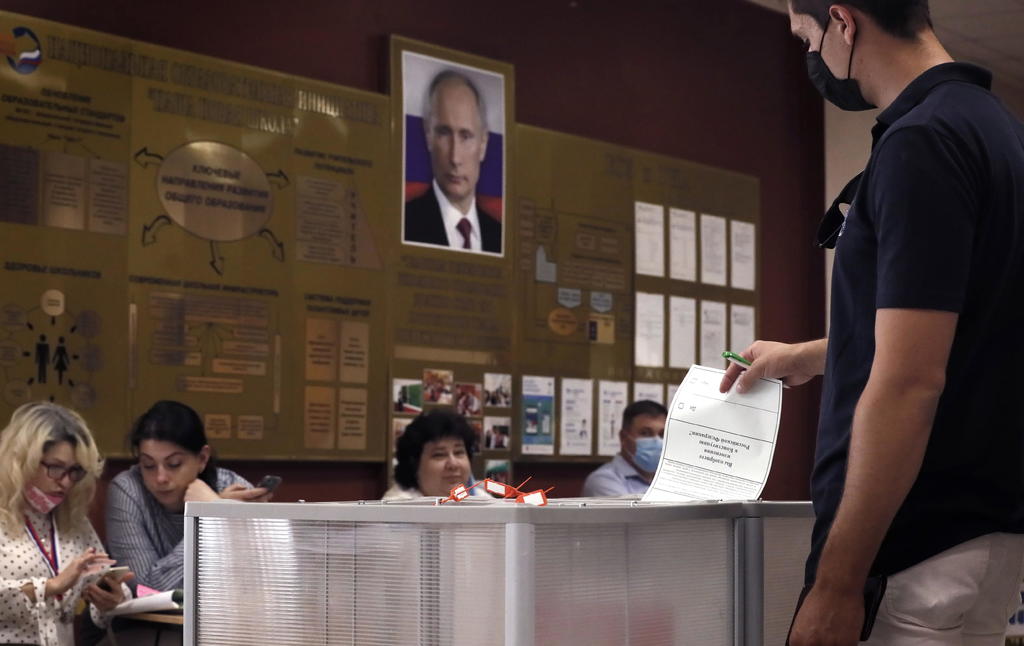 Cierran las urnas en Rusia tras decisiva votación sobre la Constitución