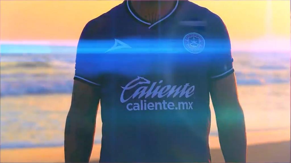 Mazatlán FC presenta el primer uniforme en su historia