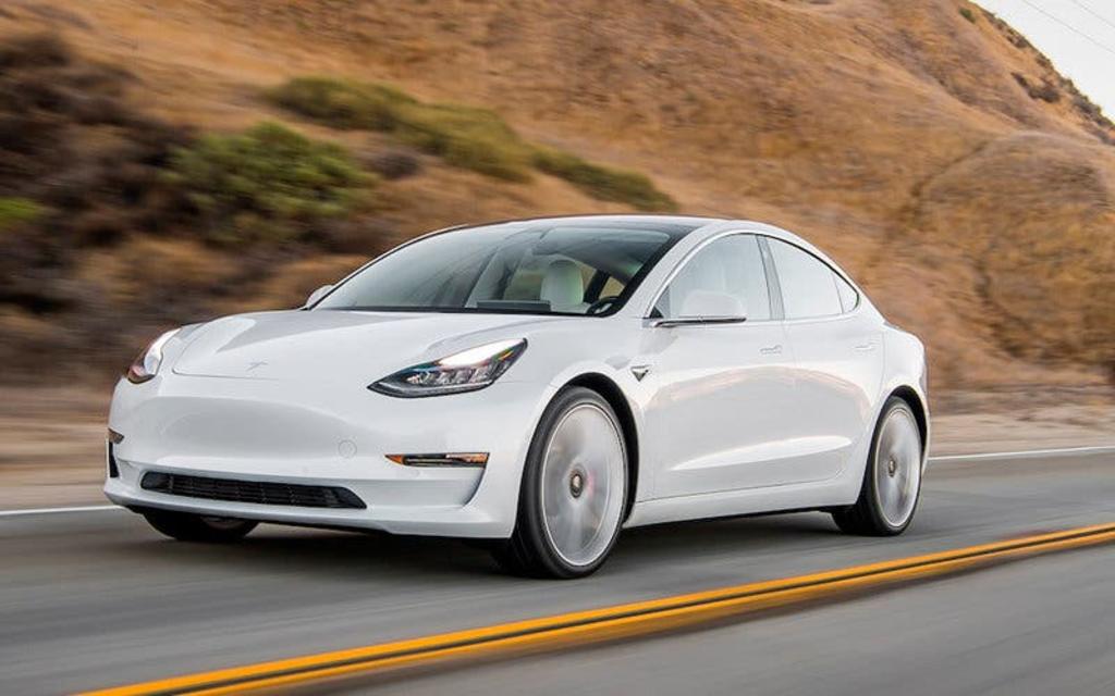 Compra por accidente 28 Tesla Model 3; gasta más de 35 millones de pesos