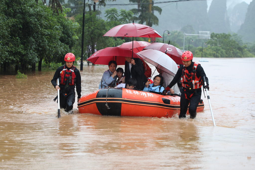 Inundaciones han dejado más de 100 muertos en China