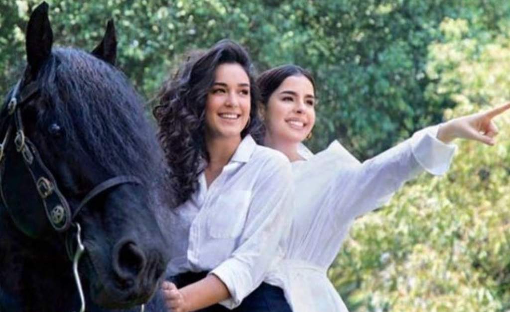 Hijas de Bibi Gaytán y Eduardo Capetillo se vuelven populares