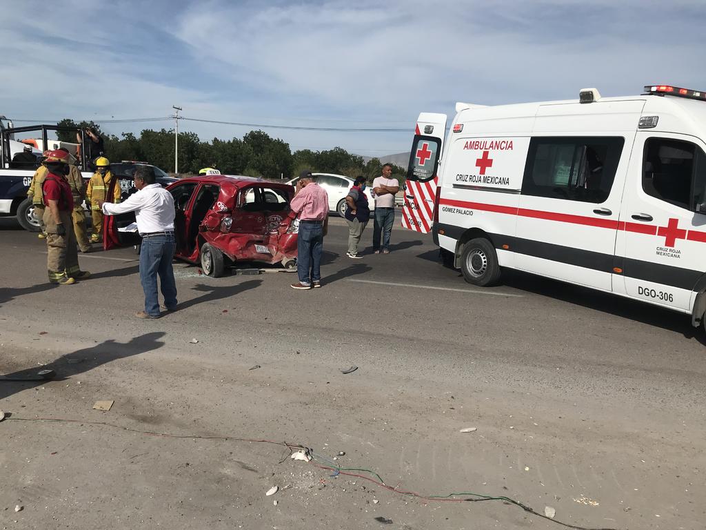 Aparatoso accidente en ejido El Vergel deja dos mujeres lesionadas