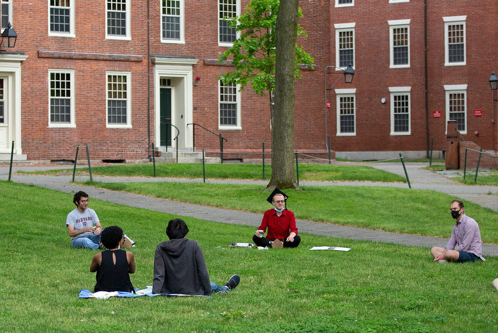 Harvard y MIT demandan al gobierno de Trump por norma sobre estudiantes