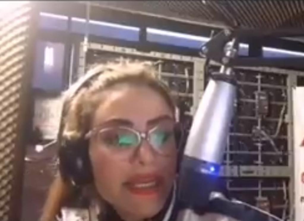 Difunden a Nay Salvatori insultando a mujer en programa de radio