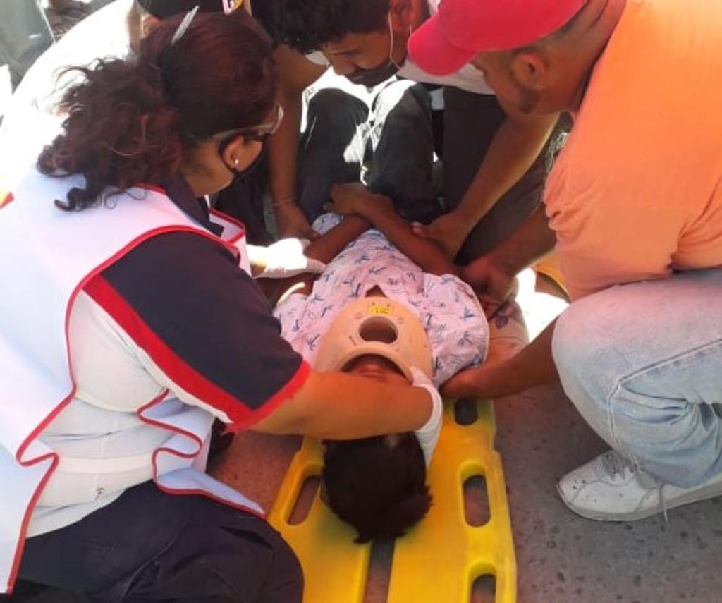 Camión de volteo impacta a menor de 12 años en Gómez Palacio