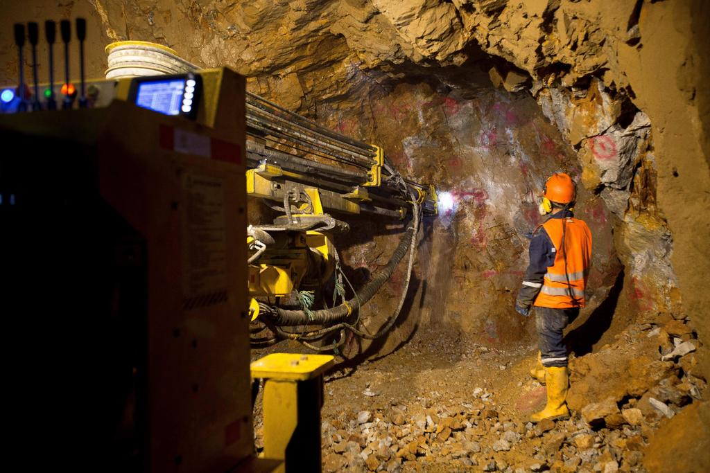 Mineras extranjeras no han salido de México: Secretaría de Economía