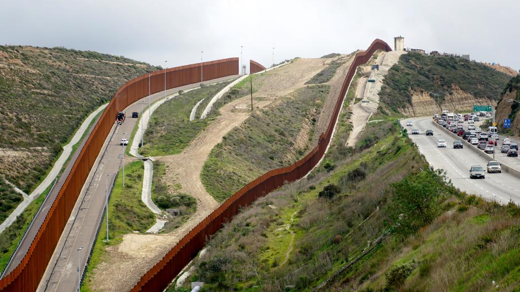 'No vamos a engancharnos con Trump', dice AMLO sobre el muro fronterizo