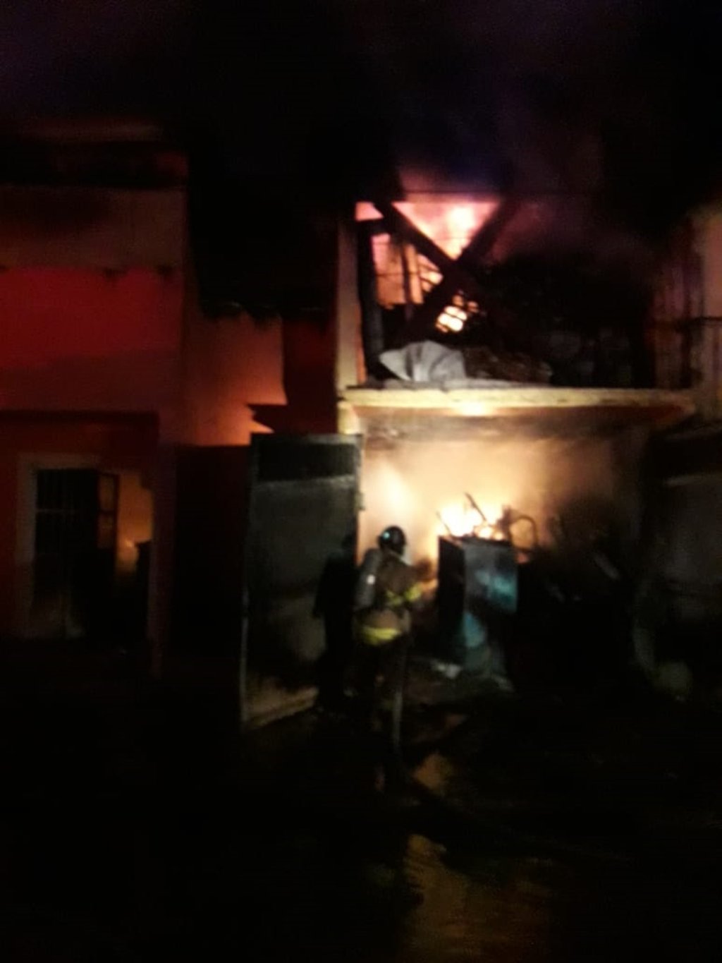 Se queman 2 viviendas en  la colona Emiliano Zapata