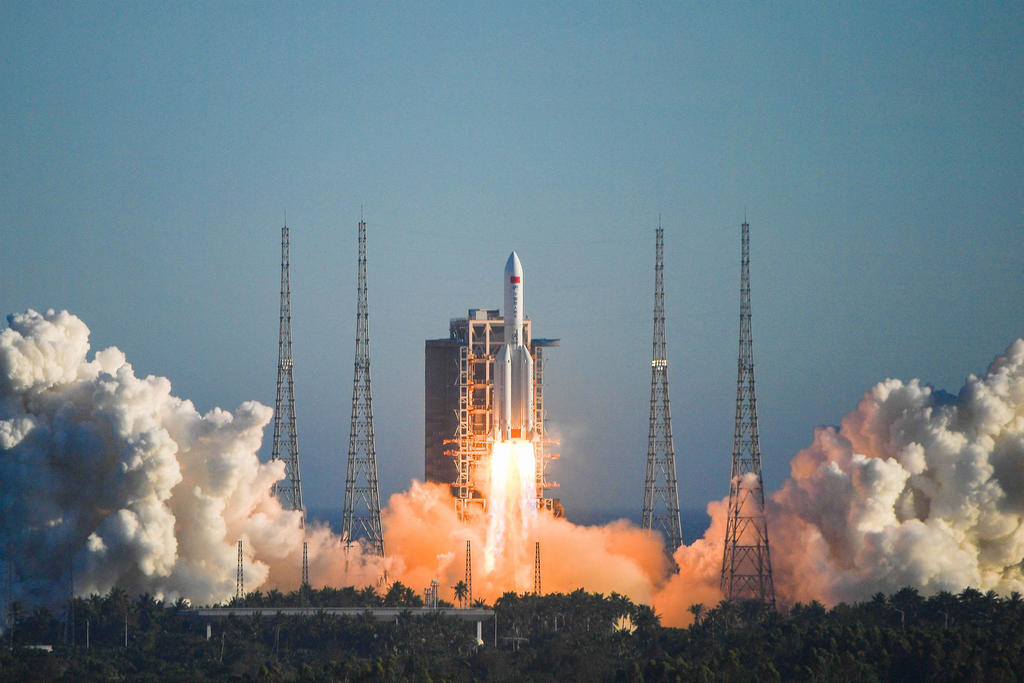 China instala cohete para misión a Marte