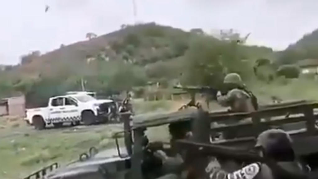 Reportan enfrentamiento entre fuerzas federales y grupo armado en Michoacán