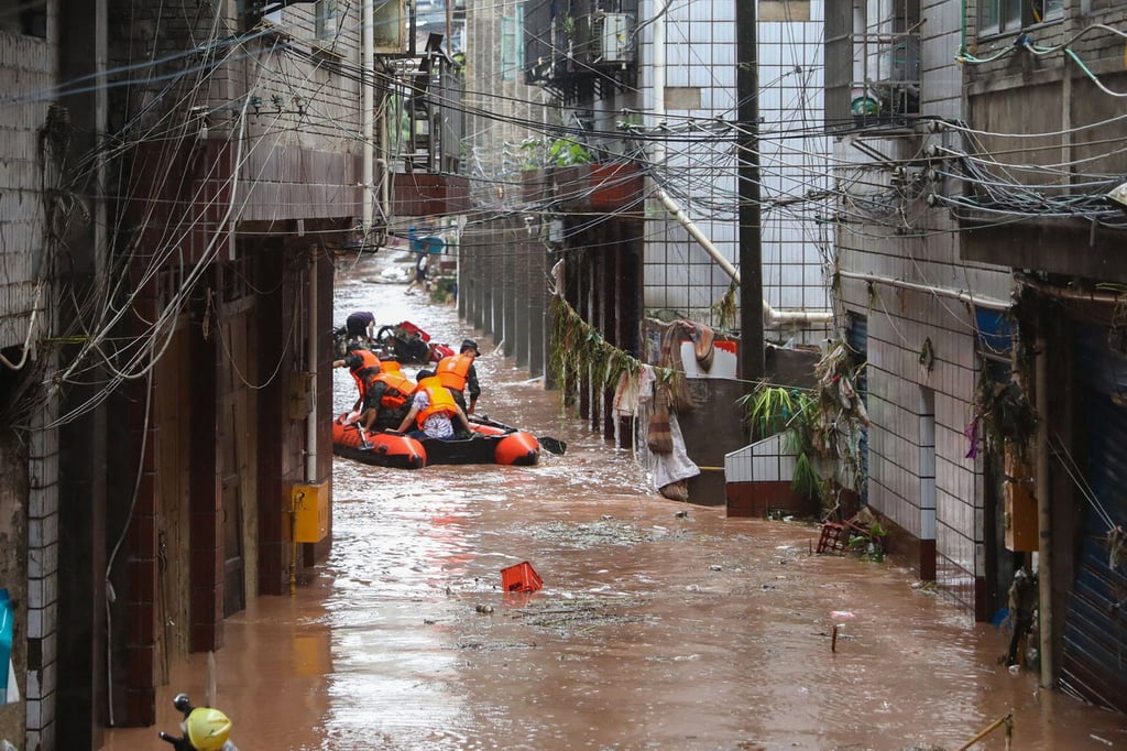 Inundaciones dejan al menos 14 muertos en el sur de China