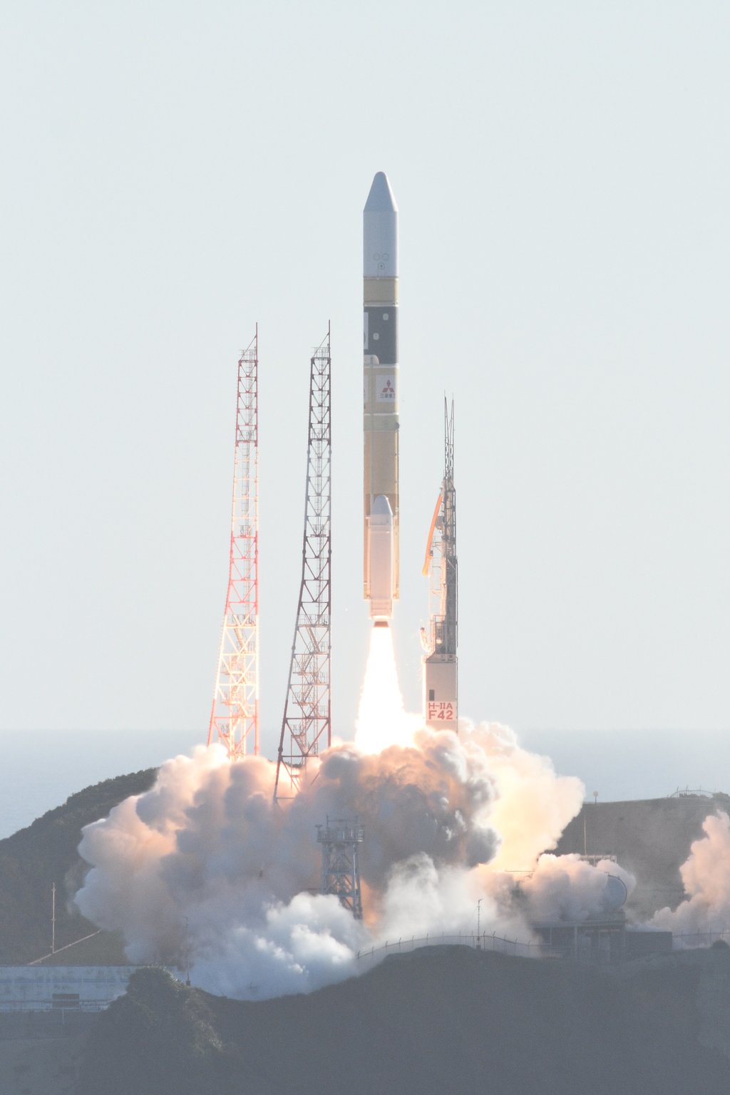 Lanzan al espacio una sonda emiratí