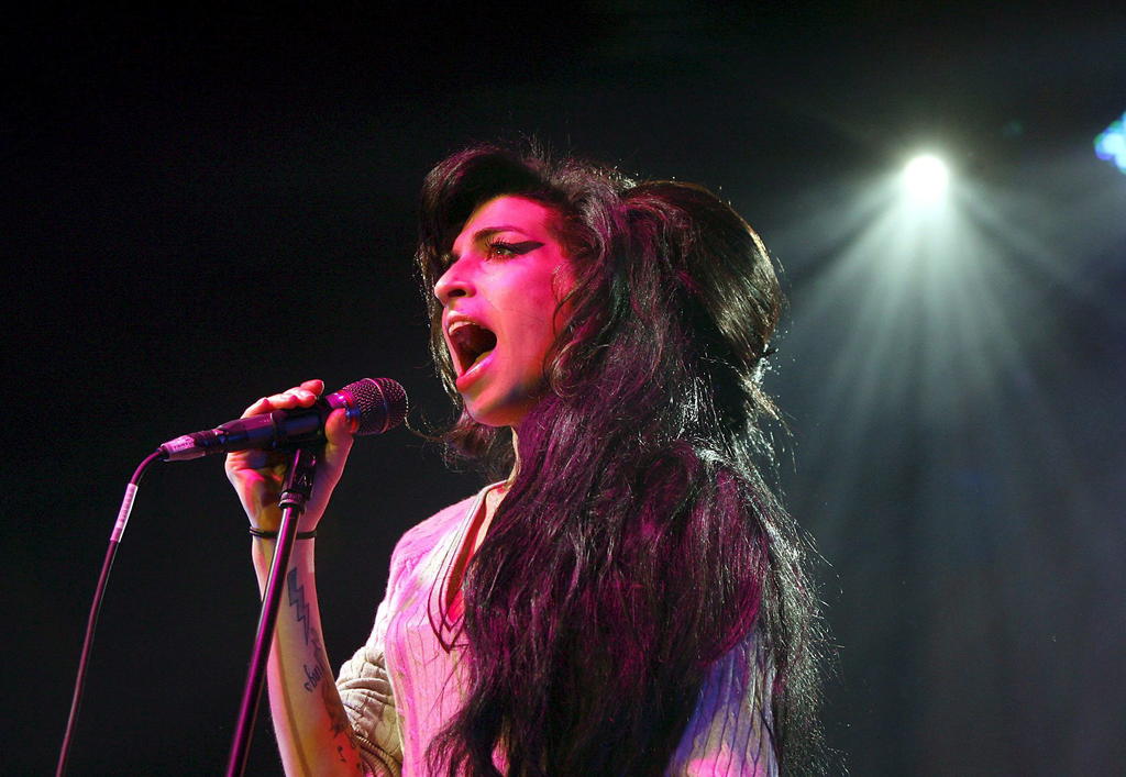 2011: Es hallada sin vida Amy Winehouse, popular cantante británica