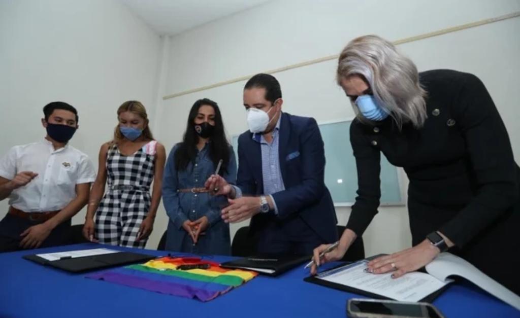Firman convenio para que personas transgénero concluyan estudios en el Estado de México