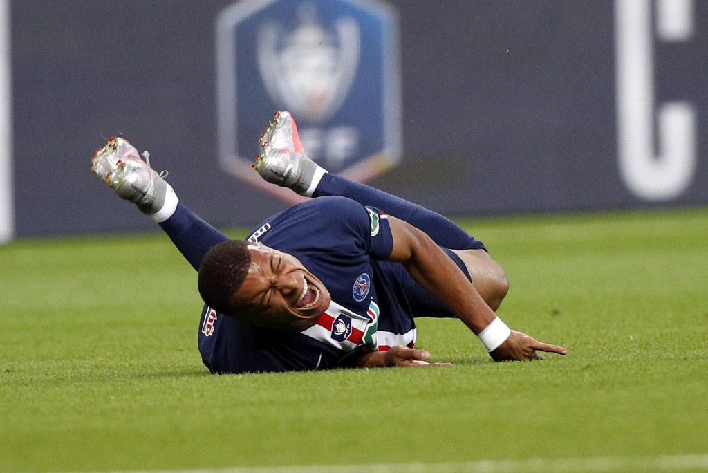 Kylian Mbappé sufre grave esguince a tres semanas de la Champions
