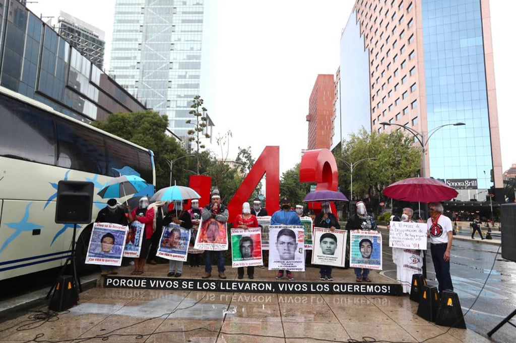 Padres piden acelerar la investigación de Ayotzinapa