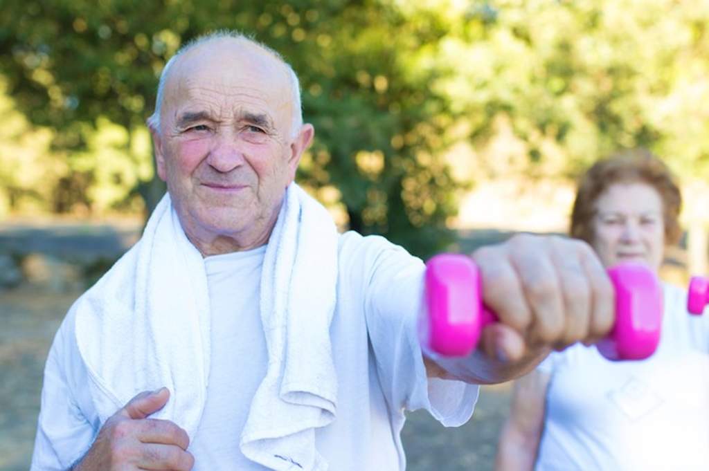 ¿Qué tipo de actividad física pueden realizar los adultos mayores?