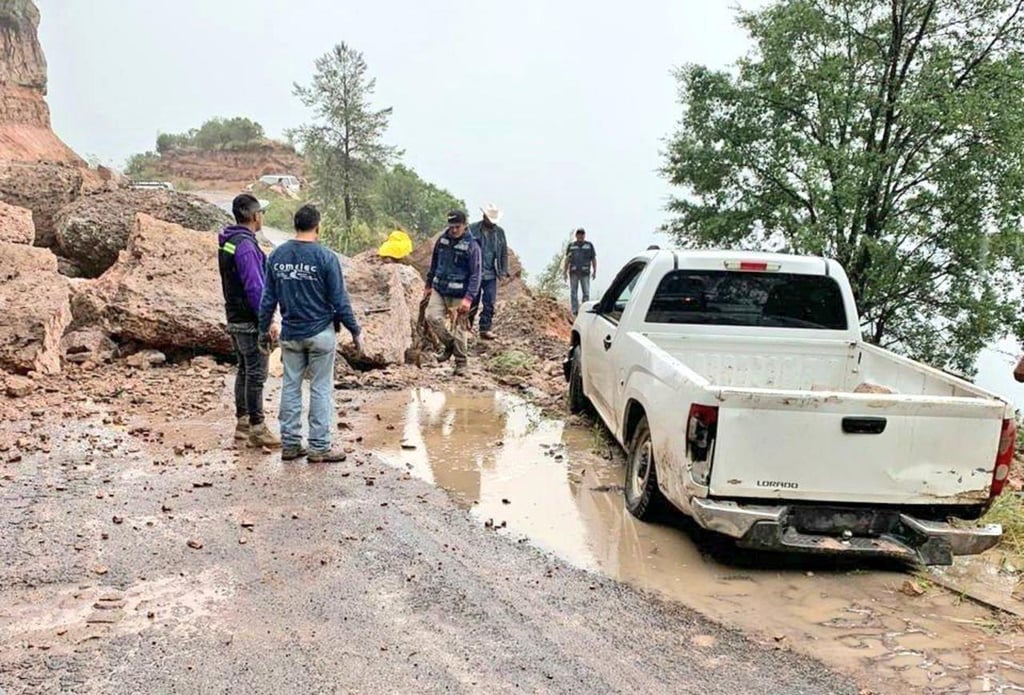 Informan sobre derrumbe en carretera Durango-Guadalajara