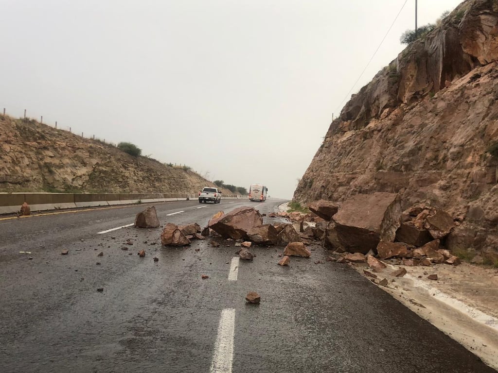 SCT reporta derrumbe en carretera Durango-Parral