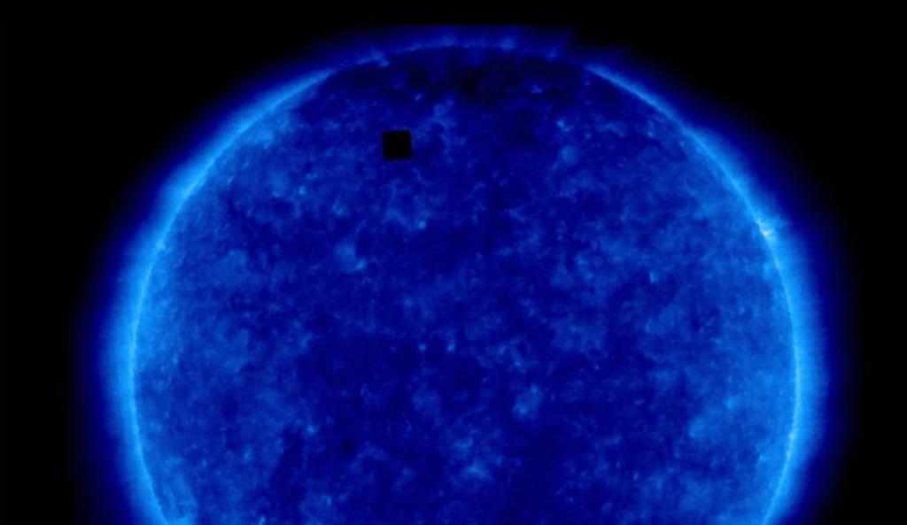 ¿Qué es el cubo negro que fue 'captado' cerca del Sol?