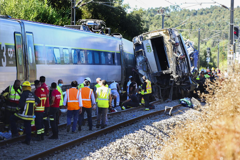 Accidente de tren deja al menos dos muertos en Portugal