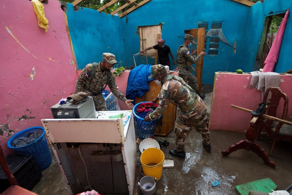 Tormenta causa desalojos en Dominicana