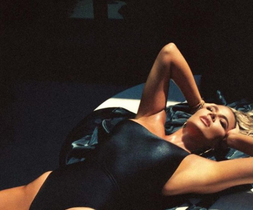 Khloé Kardashian enciende Instagram con bikini de leopardo