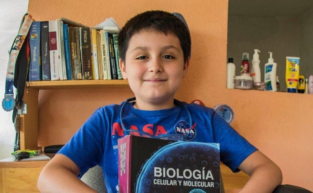 'Niño genio' cursará su segunda carrera; Ingeniería Biomédica