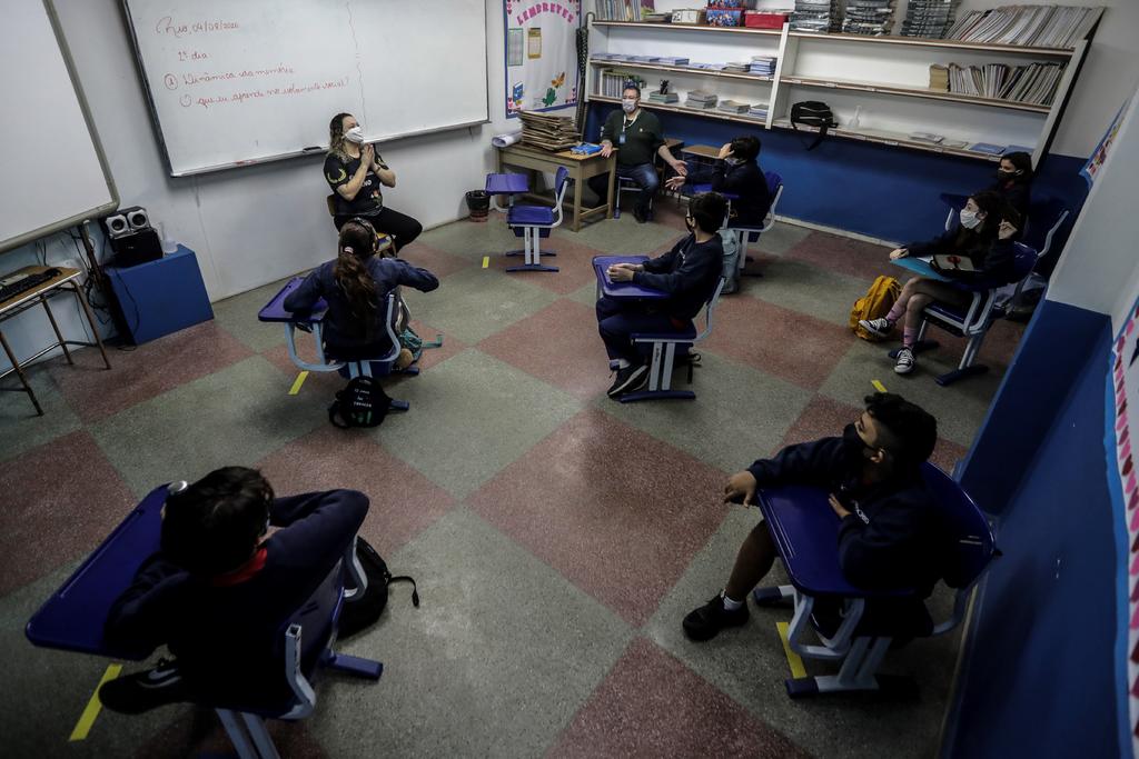 Duda Brasil sobre reapertura de escuelas ante una pandemia que no cesa