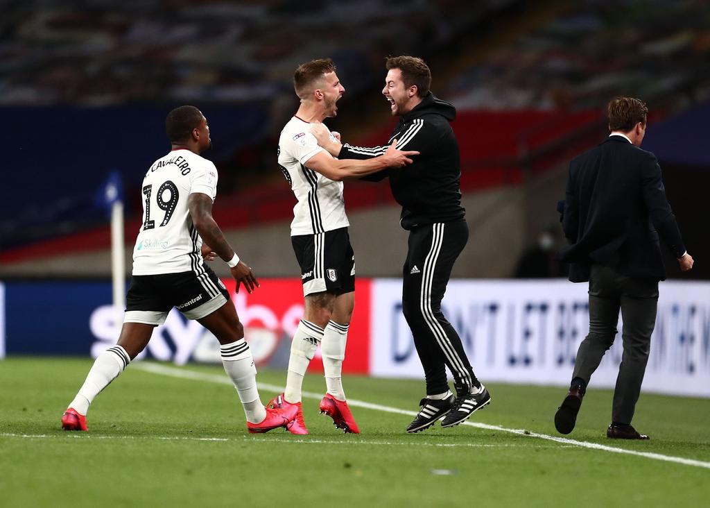 Fulham vence al Brentfor y regresa a la Premier League