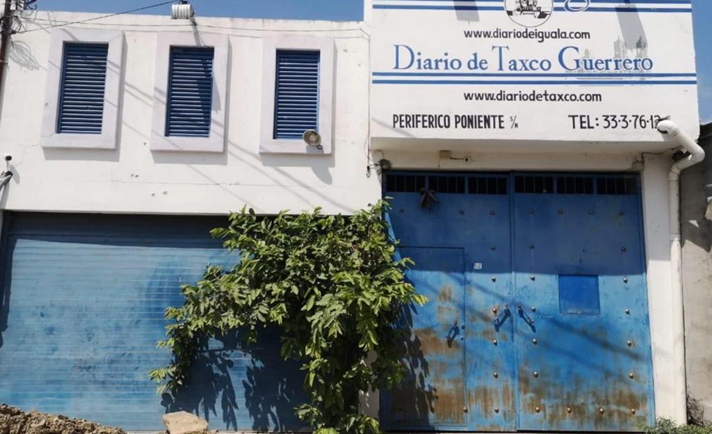 Balean oficinas de periódico en Iguala, Guerrero