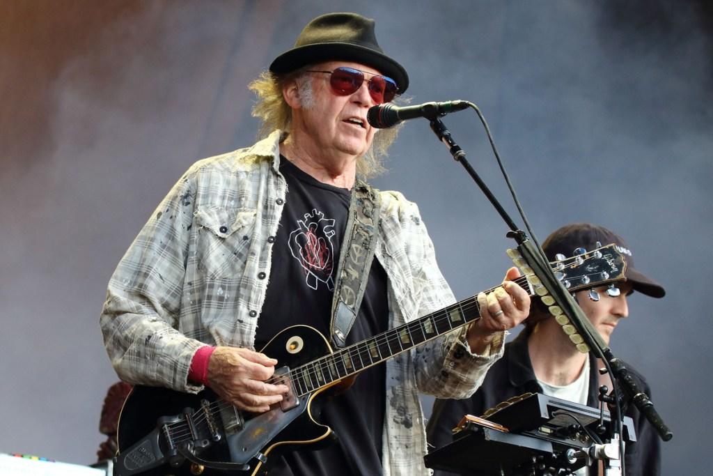Neil Young denuncia a la campaña de Trump por usar sus canciones
